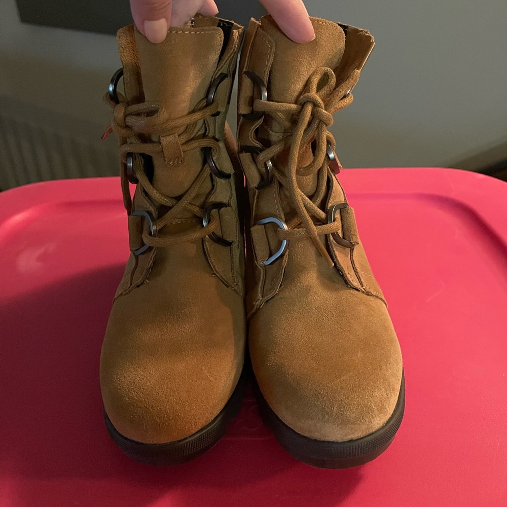 Sorel Joan of Arctic wedge booties. Like new.